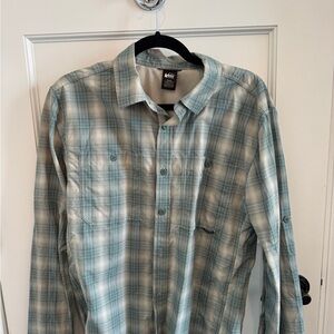 REI Men's Green Plaid Button Down long sleeve Shirt